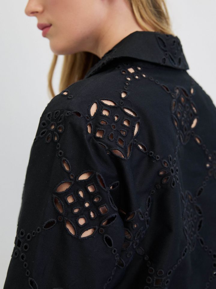 ג’קט ריקמות בצבע שחור