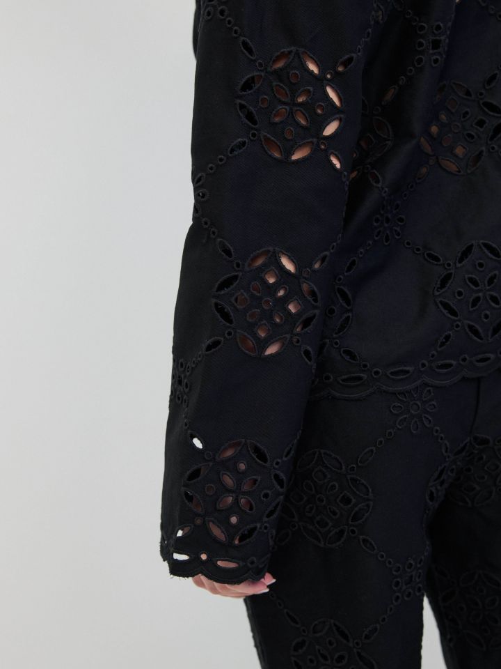 ג’קט ריקמות בצבע שחור