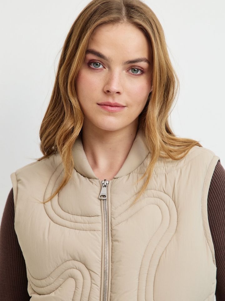 וסט תיפורים SHIRA PROMO בצבע אבן