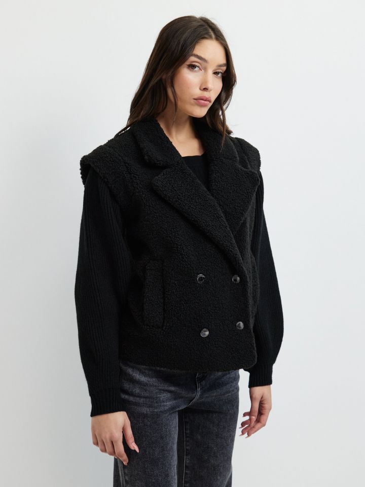 מעיל מראה פרווה שרוולי סריגה בצבע שחור