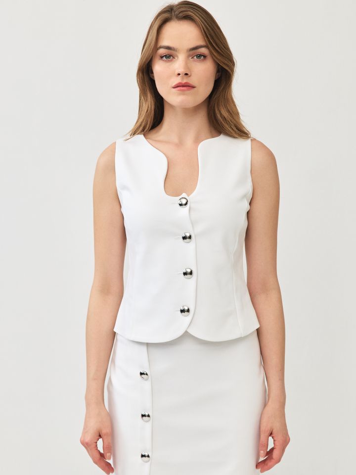 וסט כפתורי כסף LINOR בצבע אופוויט