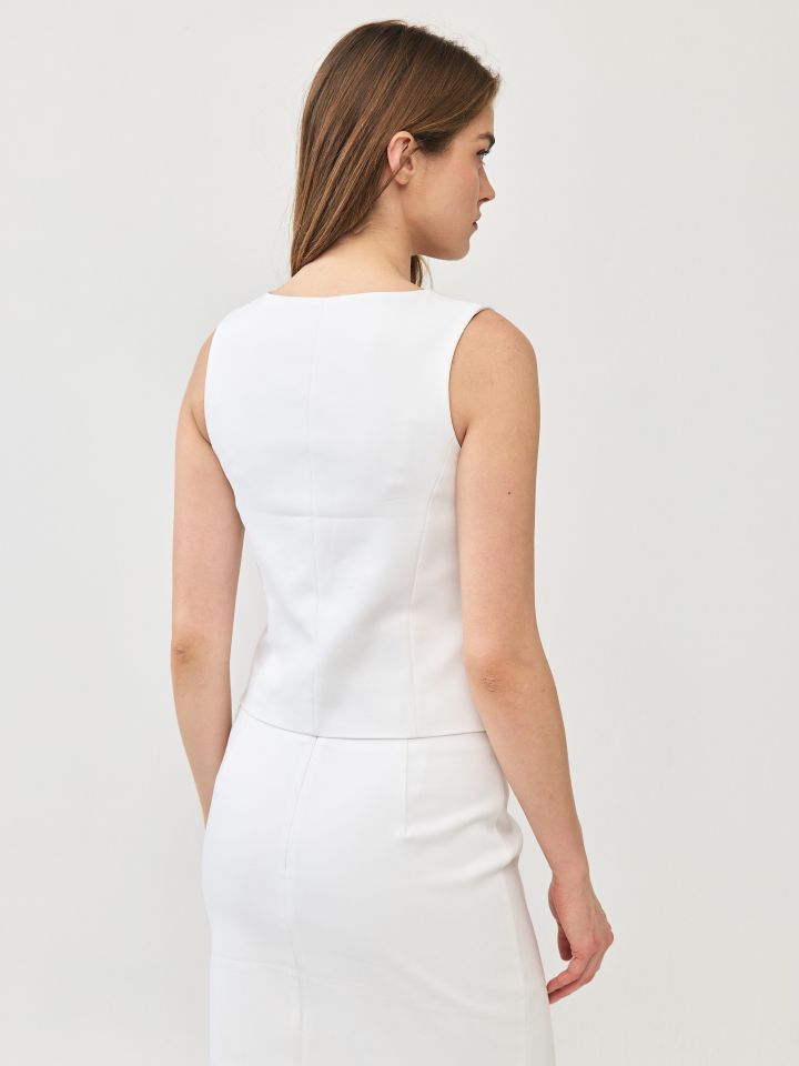 וסט כפתורי כסף LINOR בצבע אופוויט