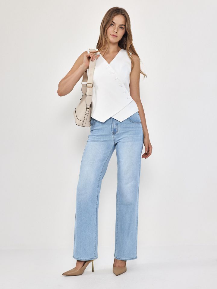 וסט כפתורים באלכסון בצבע אופוויט