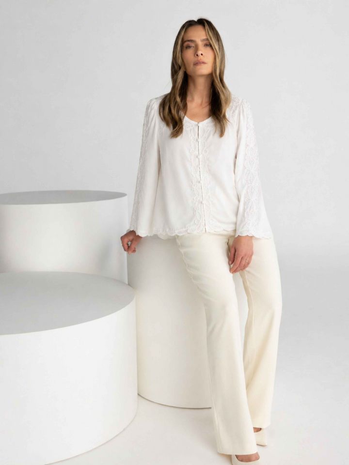 עליונית שילובי קרושה בצבע לבן