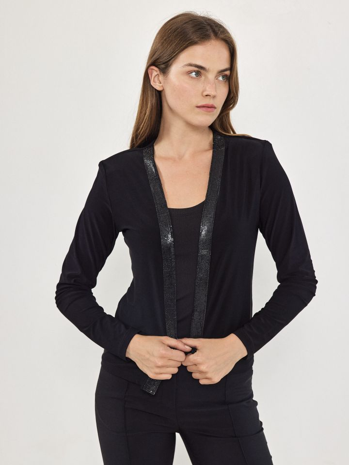 עליונית יהלומים בצבע שחור