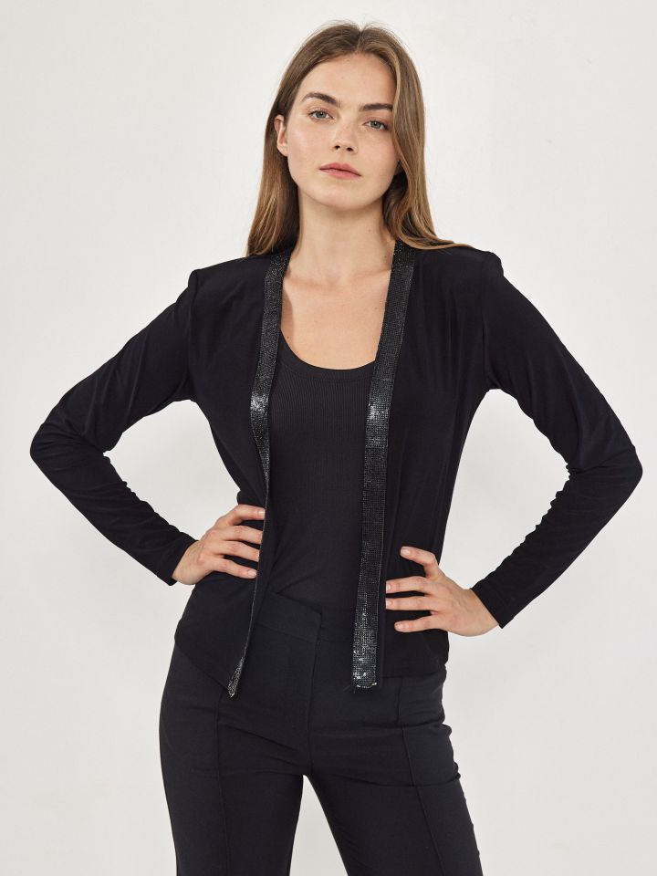 עליונית יהלומים בצבע שחור