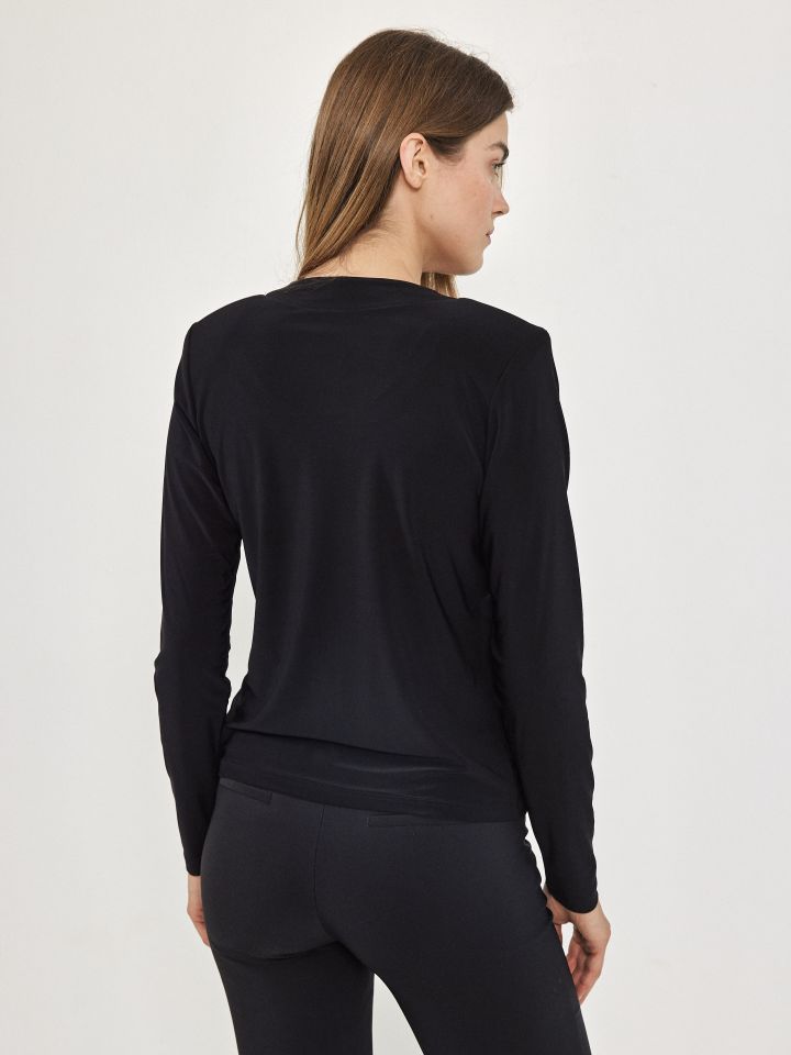 עליונית יהלומים בצבע שחור