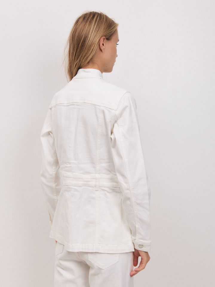 ג’קט ג’ינס כיסים בצבע אופוויט