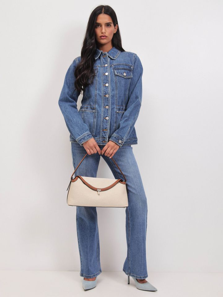 ג’קט ג’ינס כיווץ בגב בצבע ג’ינס