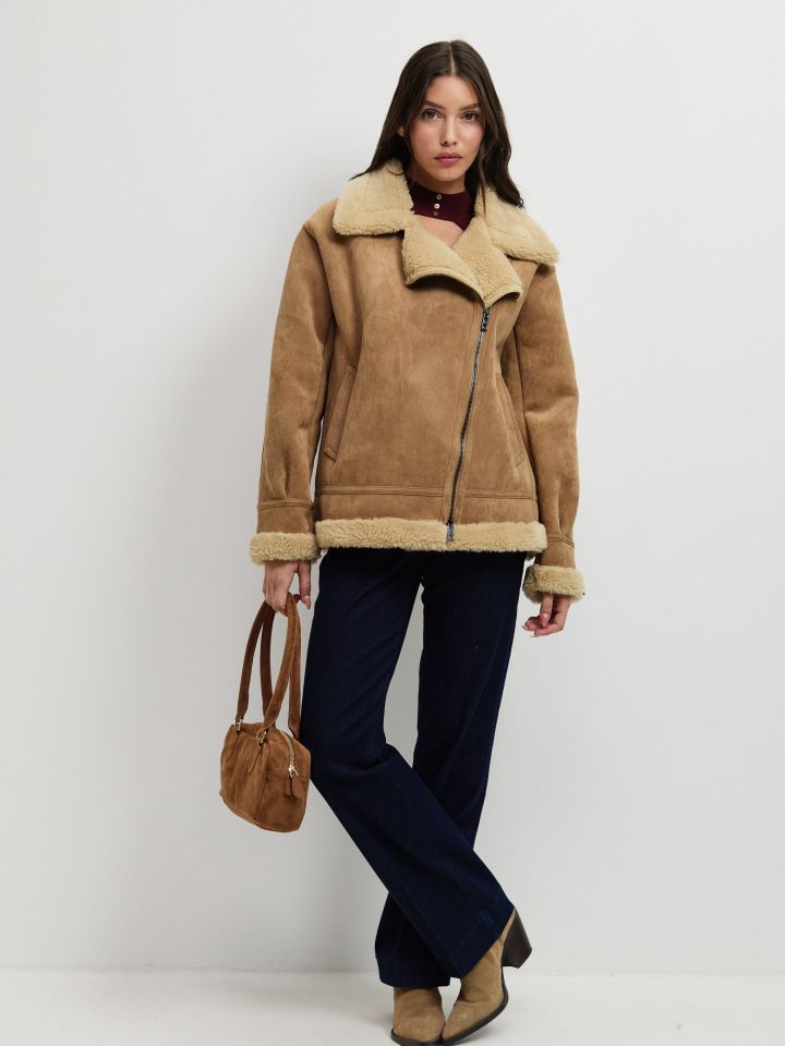 מעיל מראה זמש בצבע בייז קפוצינו