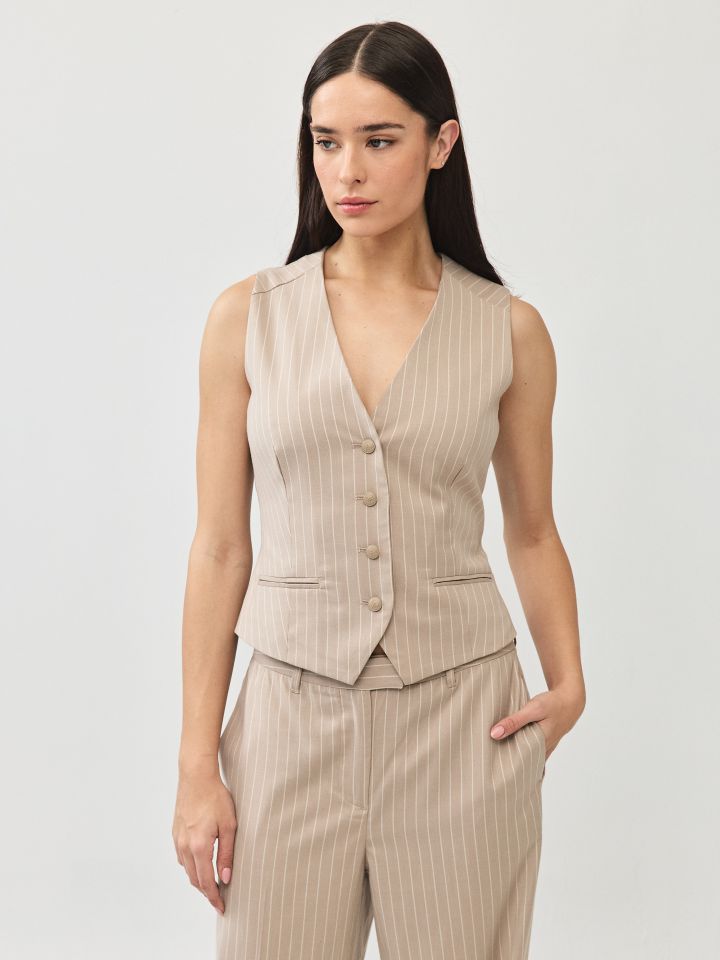 וסט פסים בצבע קאמל