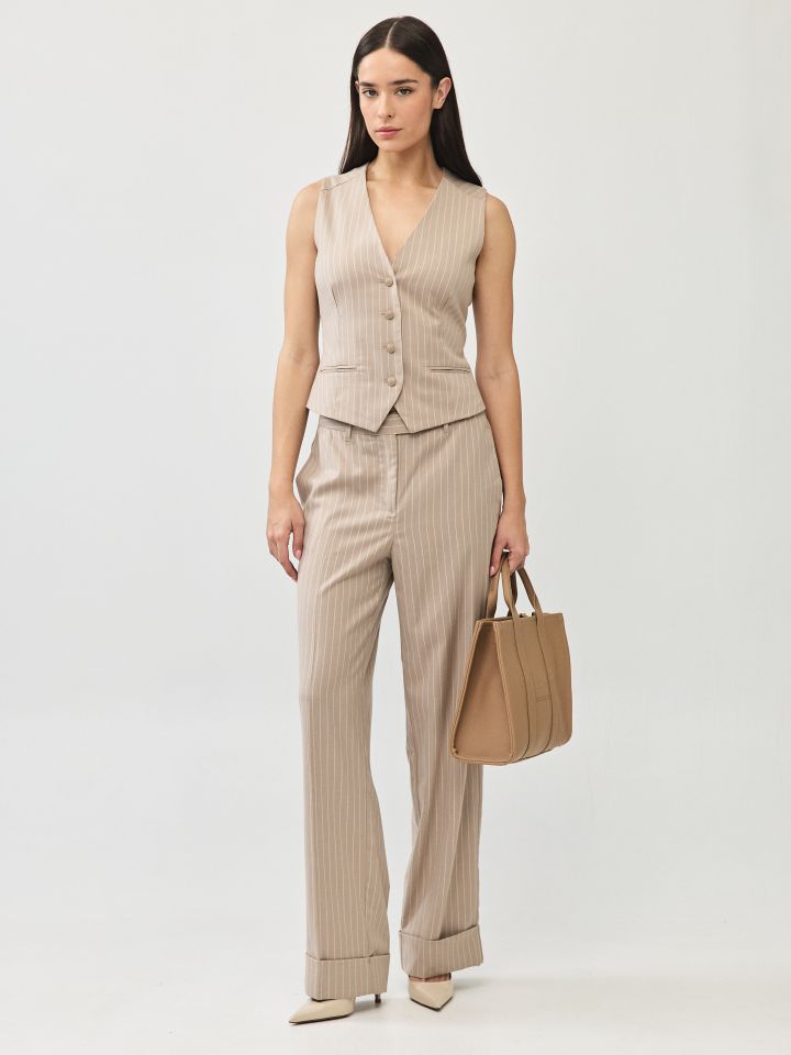 וסט פסים בצבע קאמל