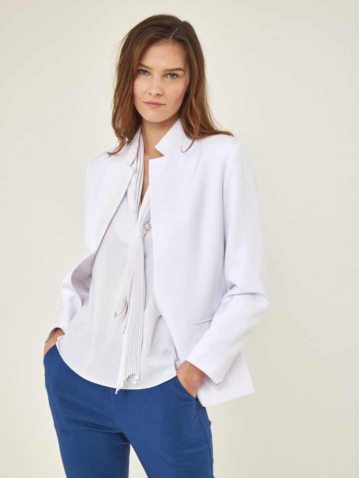 ג’קט LIA בצבע לבן