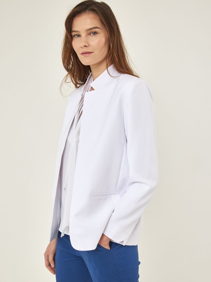 ג’קט LIA בצבע לבן