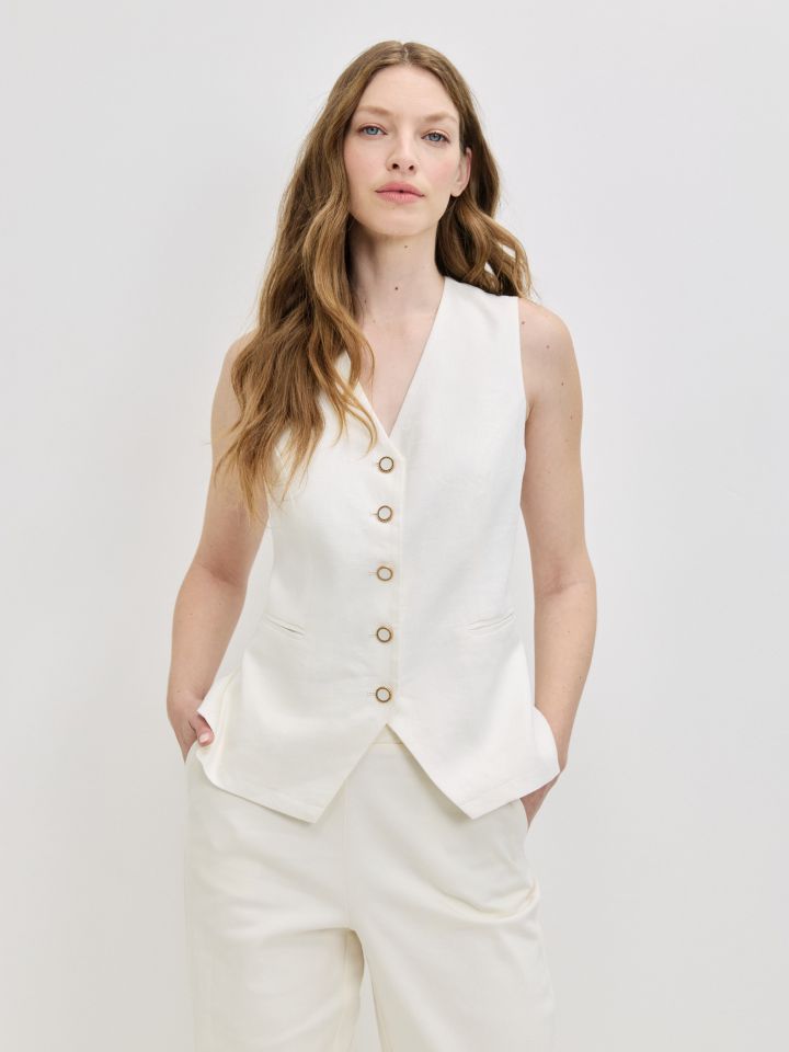 וסט מראה פישתן כפתורים בצבע שמנת