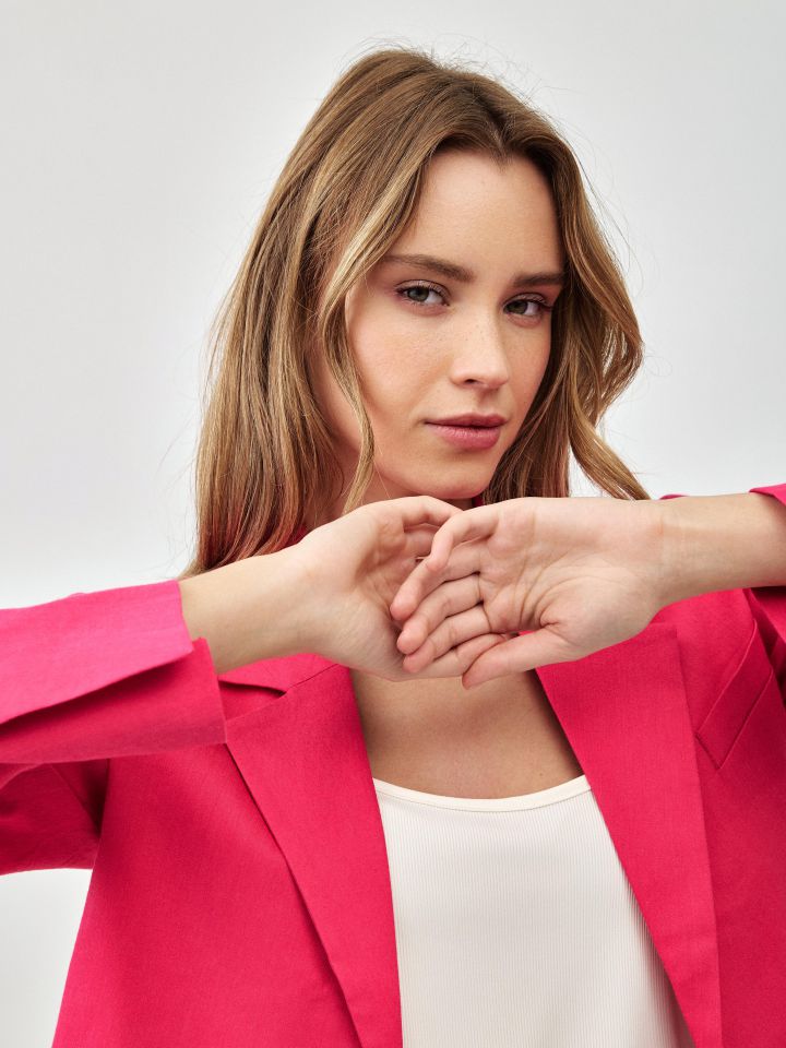 ג’קט מראה פישתן קצר בצבע פוקסיה