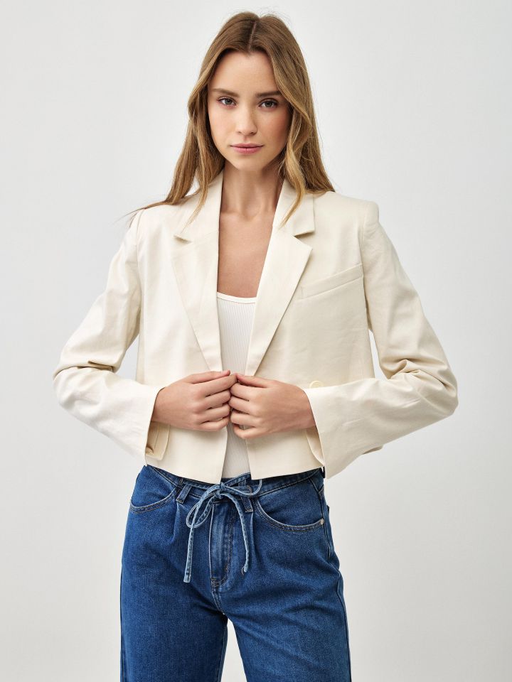 ג’קט מראה פישתן קצר בצבע שמנת