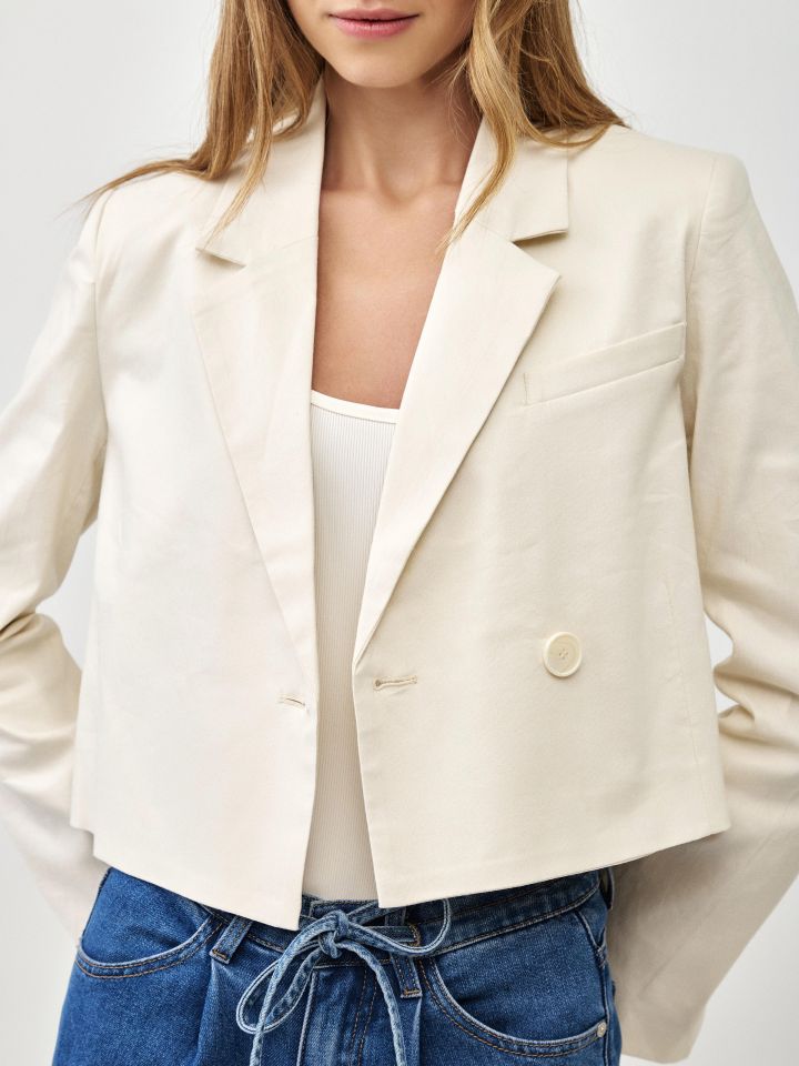 ג’קט מראה פישתן קצר בצבע שמנת