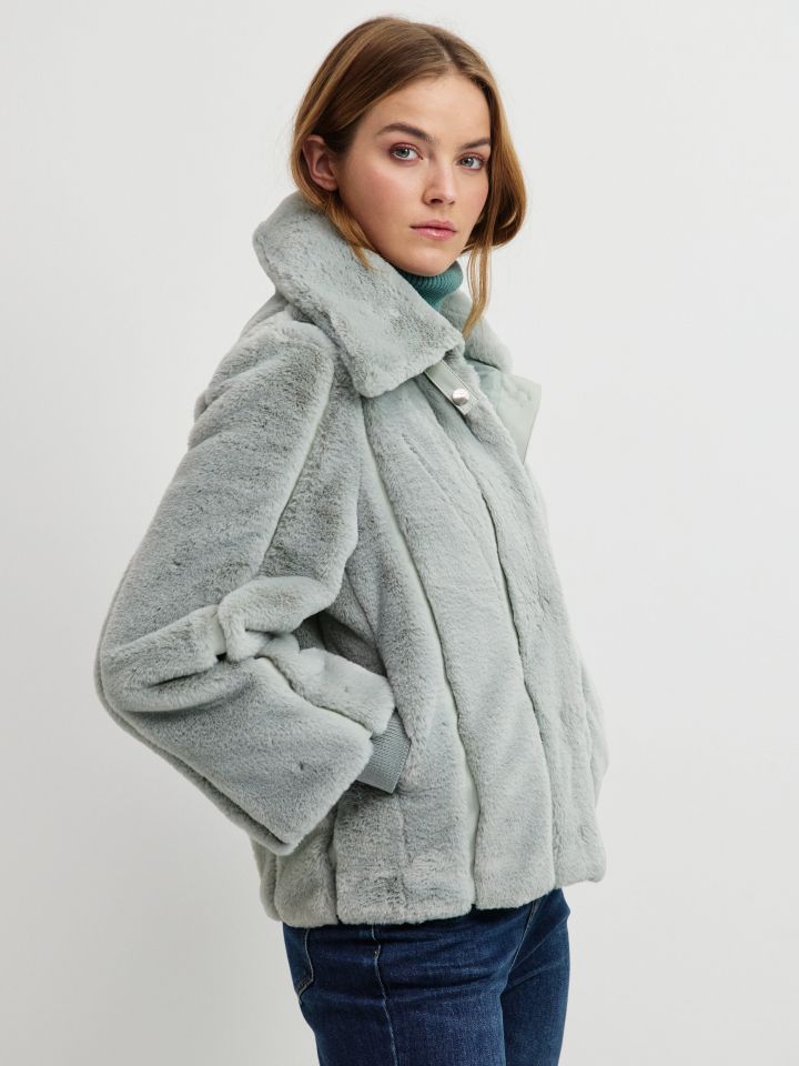 מעיל מראה פרווה פסי אורך בצבע ירוק בהיר