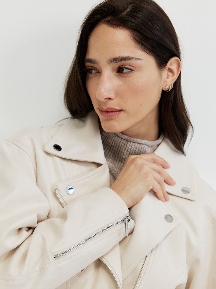 ג’קט דמוי ז’מש רוכסנים בצבע בייז’