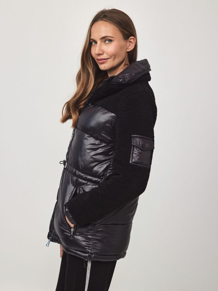 מעיל שילוב מראה פרווה בצבע שחור