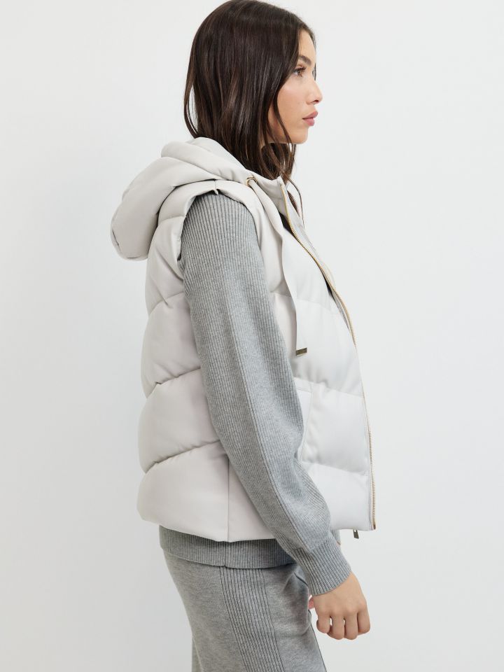 וסט דמוי עור קפוצ’ון בצבע אבן