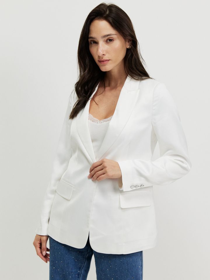 ג’קט כיסים בצבע לבן