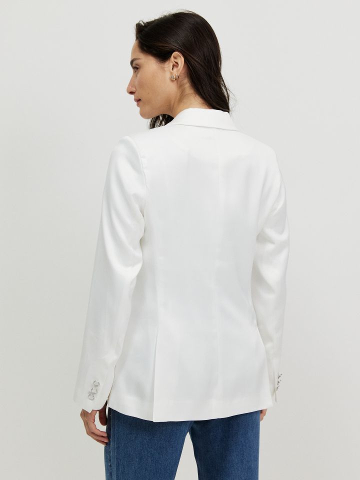 ג’קט כיסים בצבע לבן