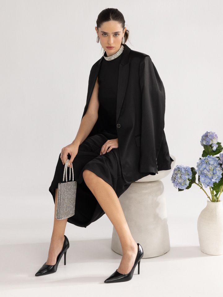 ג’קט כיסים סטן בצבע שחור