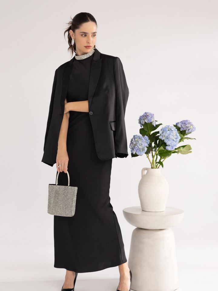 ג’קט כיסים סטן בצבע שחור