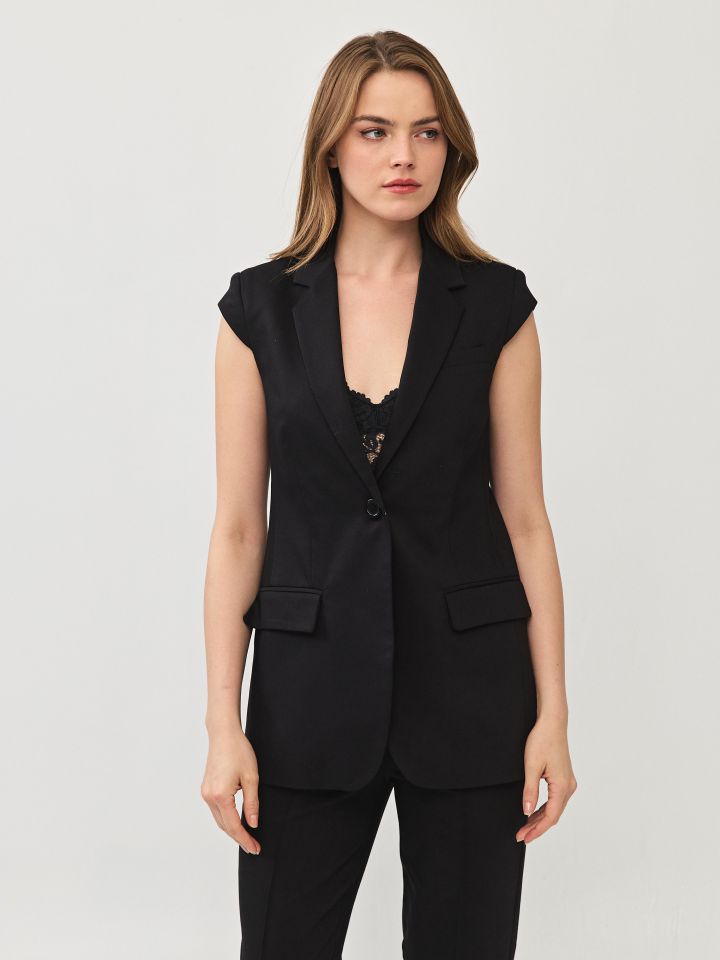 וסט ROMI בצבע שחור