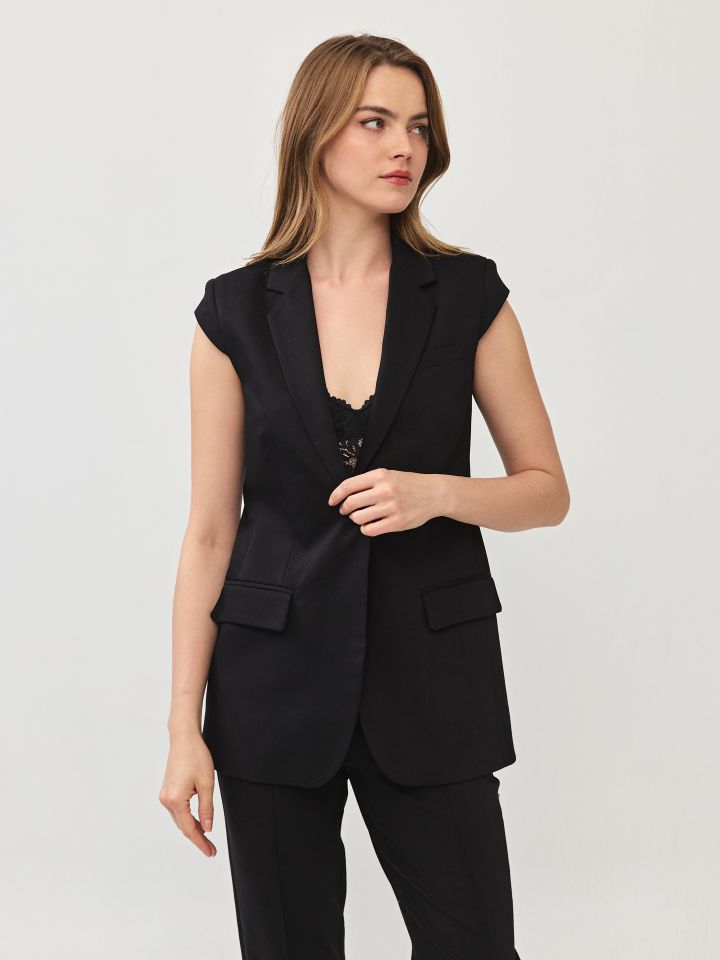 וסט ROMI בצבע שחור