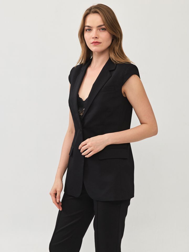 וסט ROMI בצבע שחור