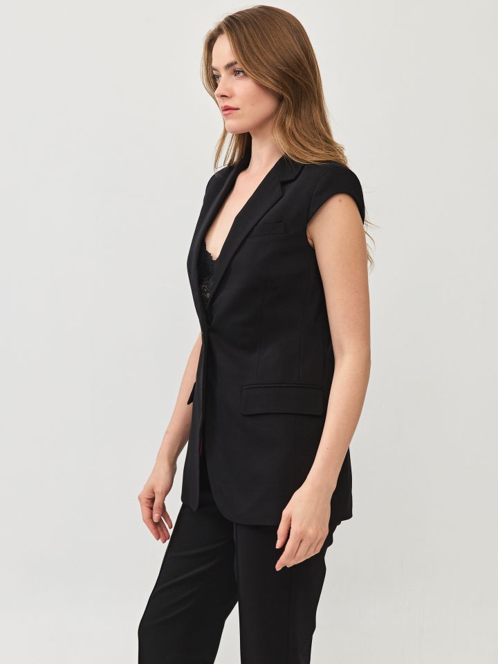 וסט ROMI בצבע שחור