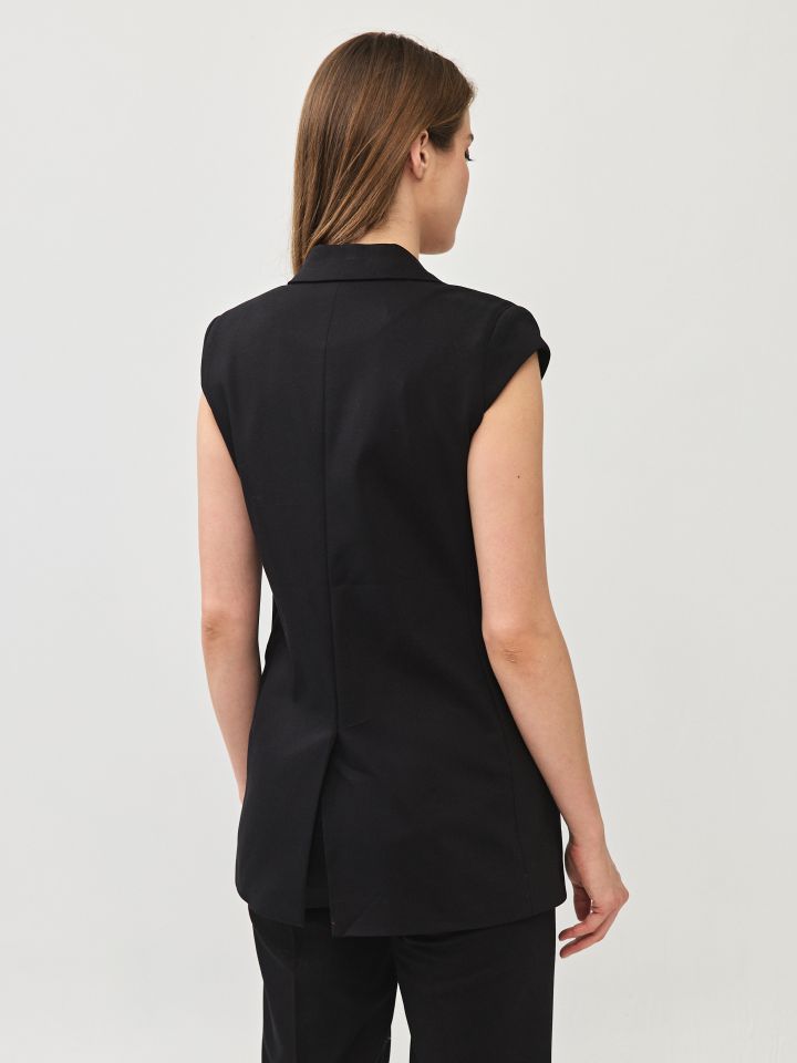 וסט ROMI בצבע שחור