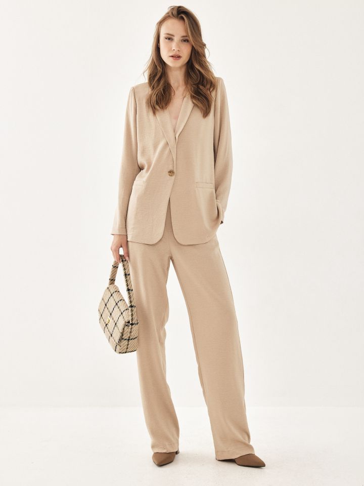 ג’קט כפתור סטן מקומט בצבע בייז’