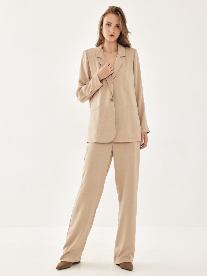 ג’קט כפתור סטן מקומט בצבע בייז’