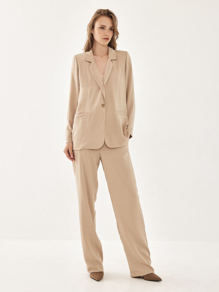 ג’קט כפתור סטן מקומט בצבע בייז’