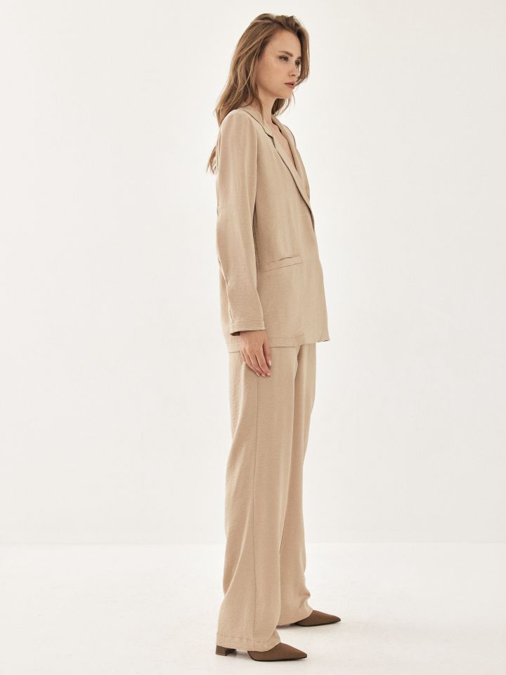 ג’קט כפתור סטן מקומט בצבע בייז’