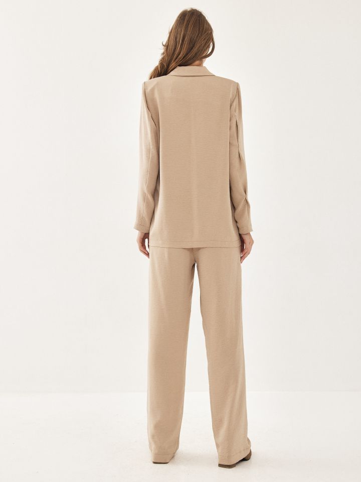 ג’קט כפתור סטן מקומט בצבע בייז’