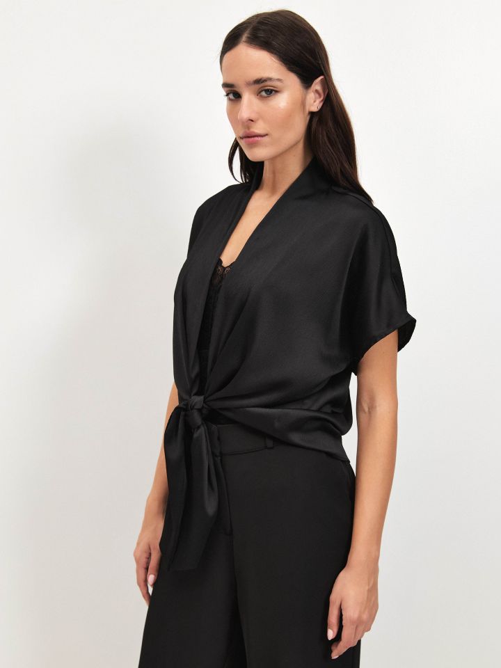 עליונית סטן קשירה PROMO בצבע שחור