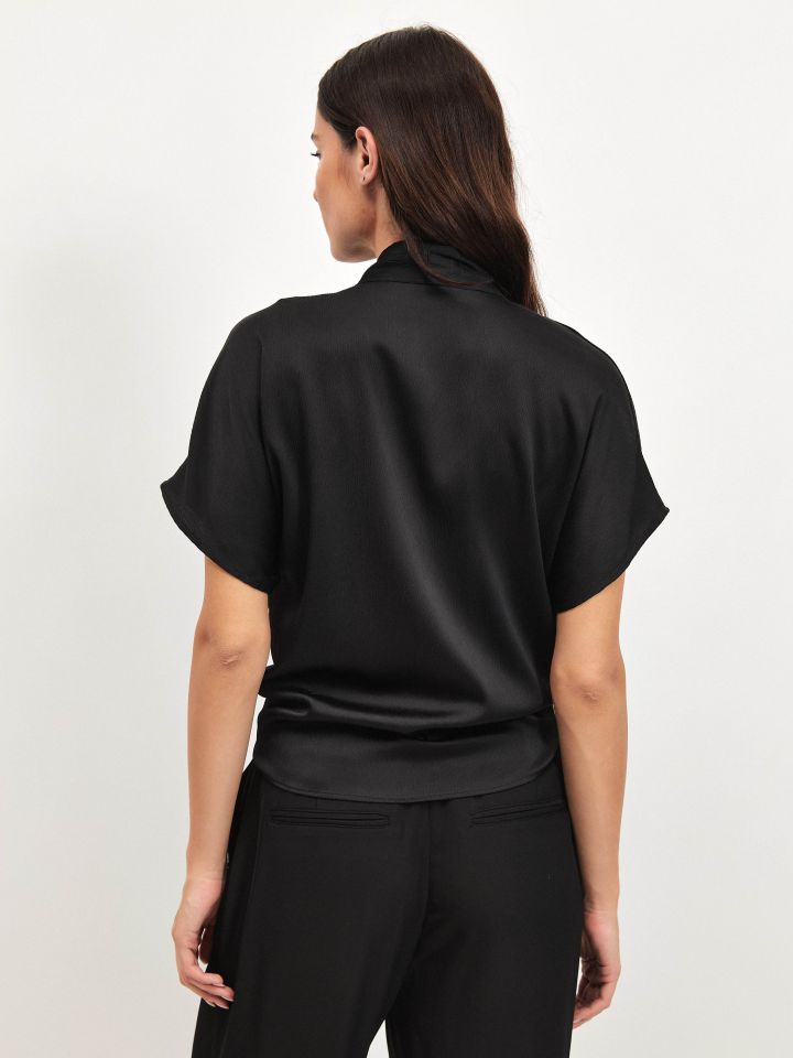 עליונית סטן קשירה PROMO בצבע שחור