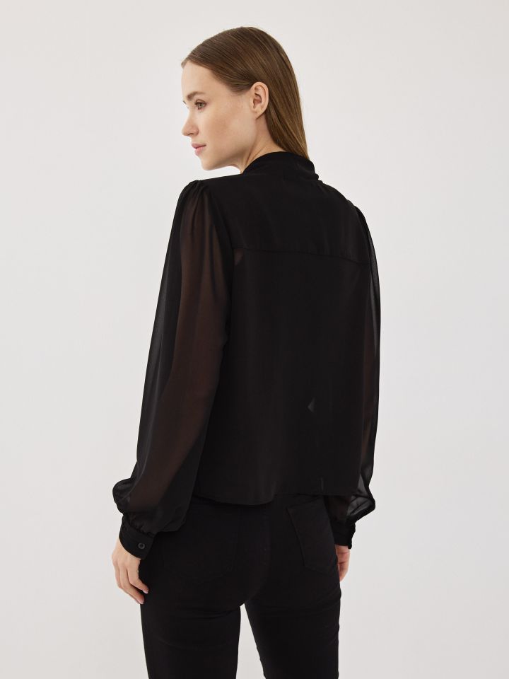 עליונית שיפון בצבע שחור