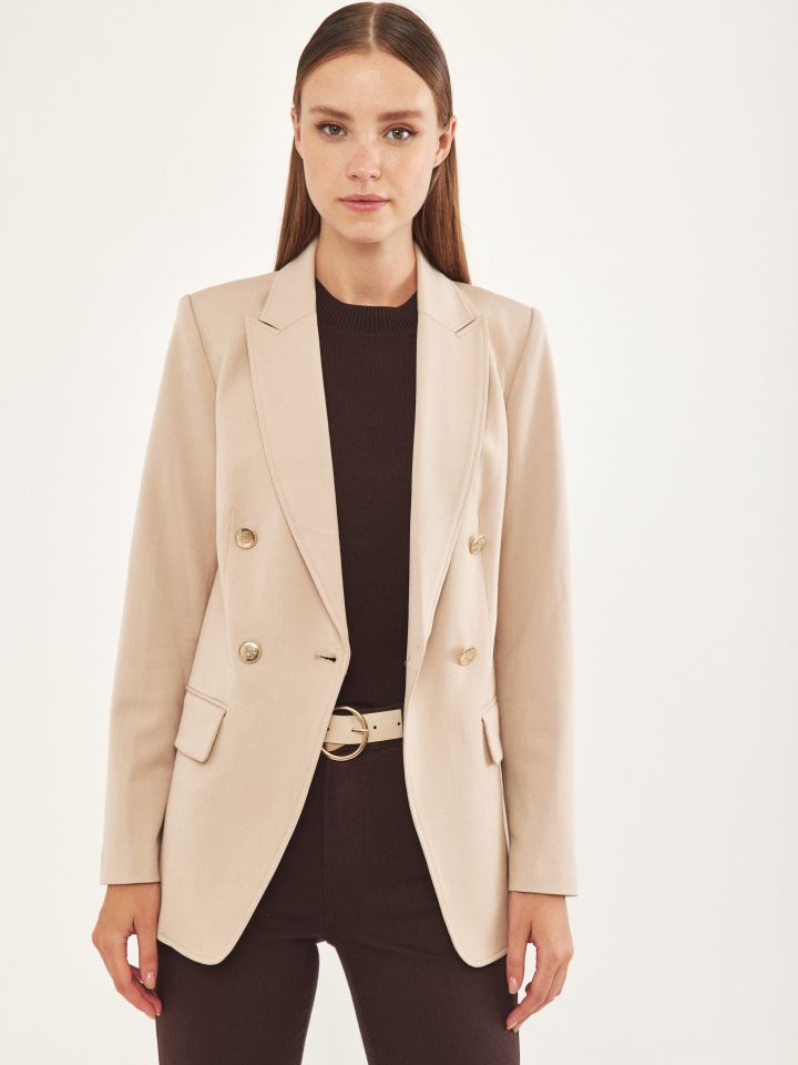 ג’קט כפתורי זהב בצבע בייז’