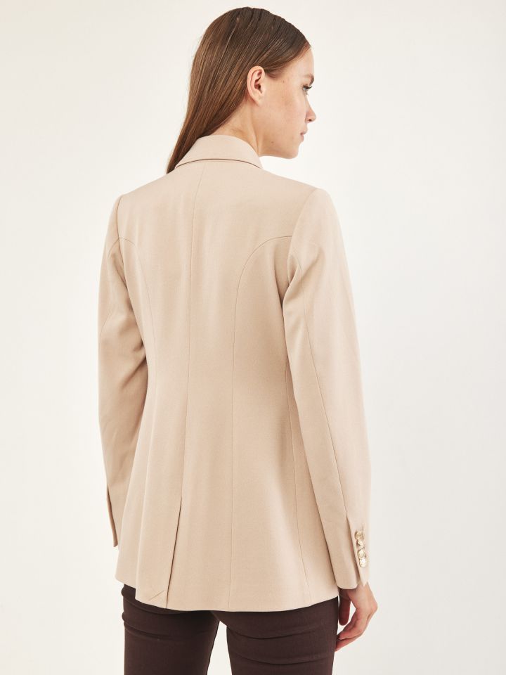 ג’קט כפתורי זהב בצבע בייז’