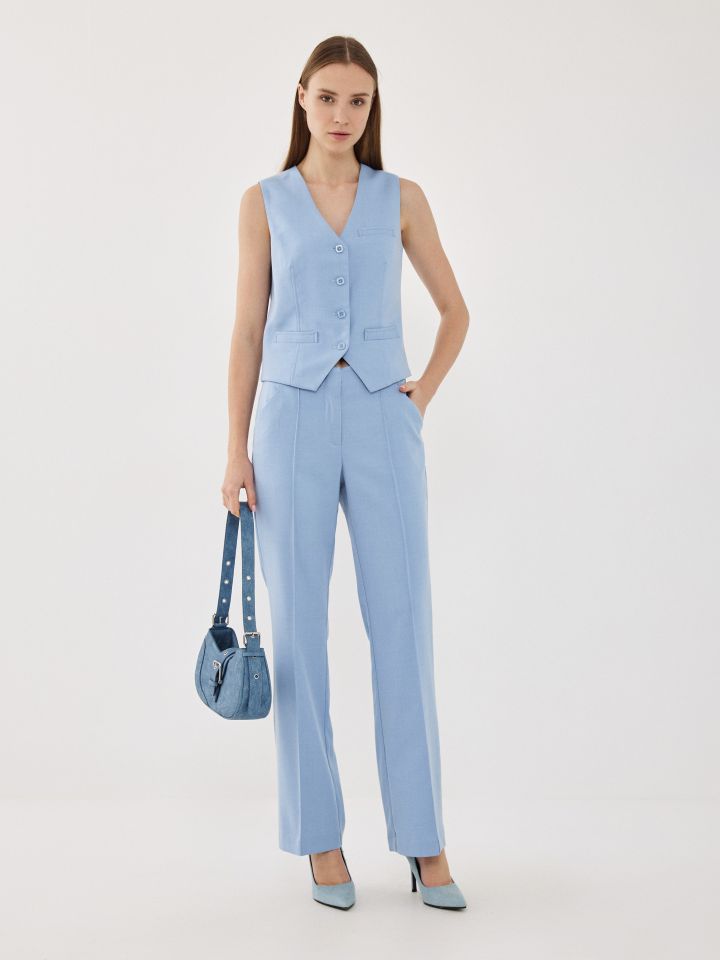 וסט כפתורים בצבע כחול מעושן