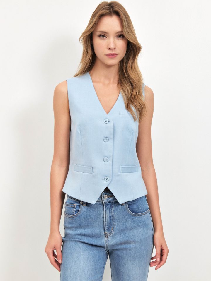 וסט כפתורים בצבע תכלת אורלי