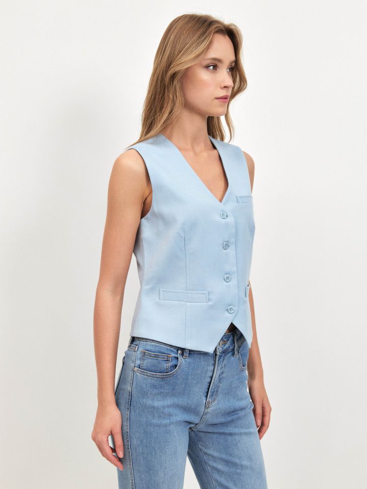 וסט כפתורים בצבע תכלת אורלי