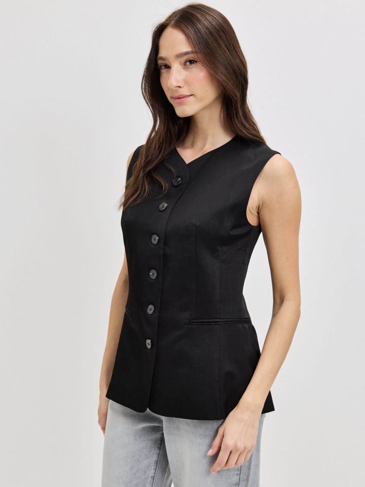 וסט כפתורים ROMI בצבע שחור