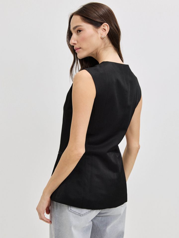 וסט כפתורים ROMI בצבע שחור